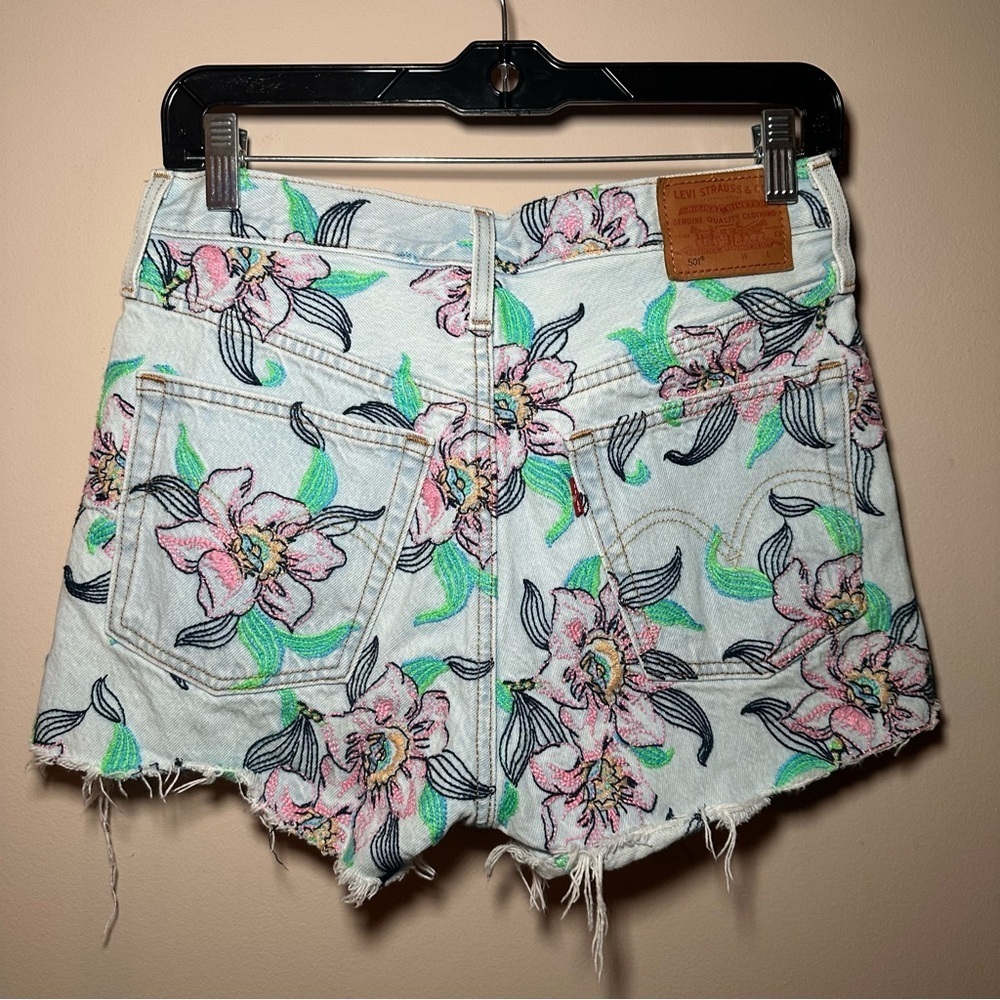 Levi’s 501 Button Fly Floral Garden Print Denim Shorts Size 26 - Picture 13 of 16